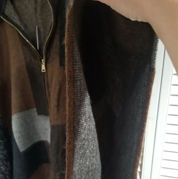 🎉HP🎉Soft & Cozy Poncho - Picture 4 of 8